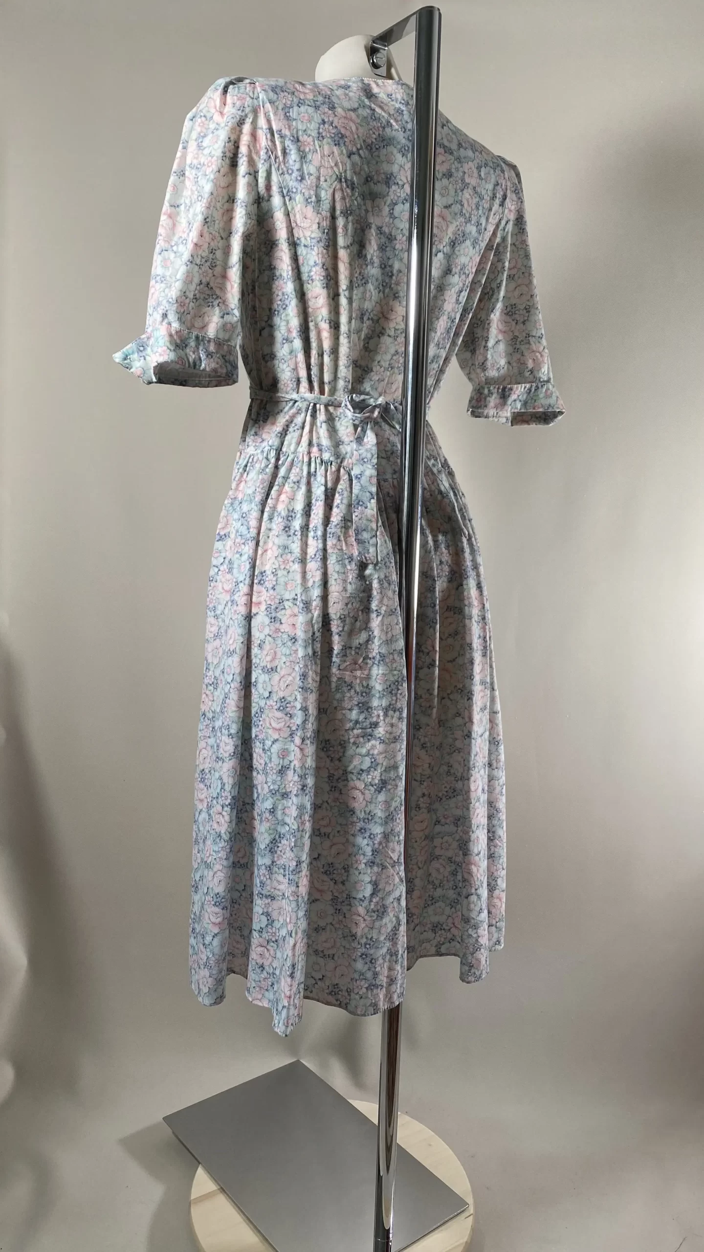 Robe midi Liberty à manches courtes – Image 2