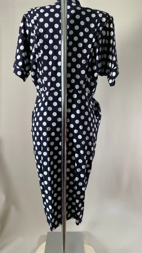 Robe fourreau noire à pois blancs – Image 3