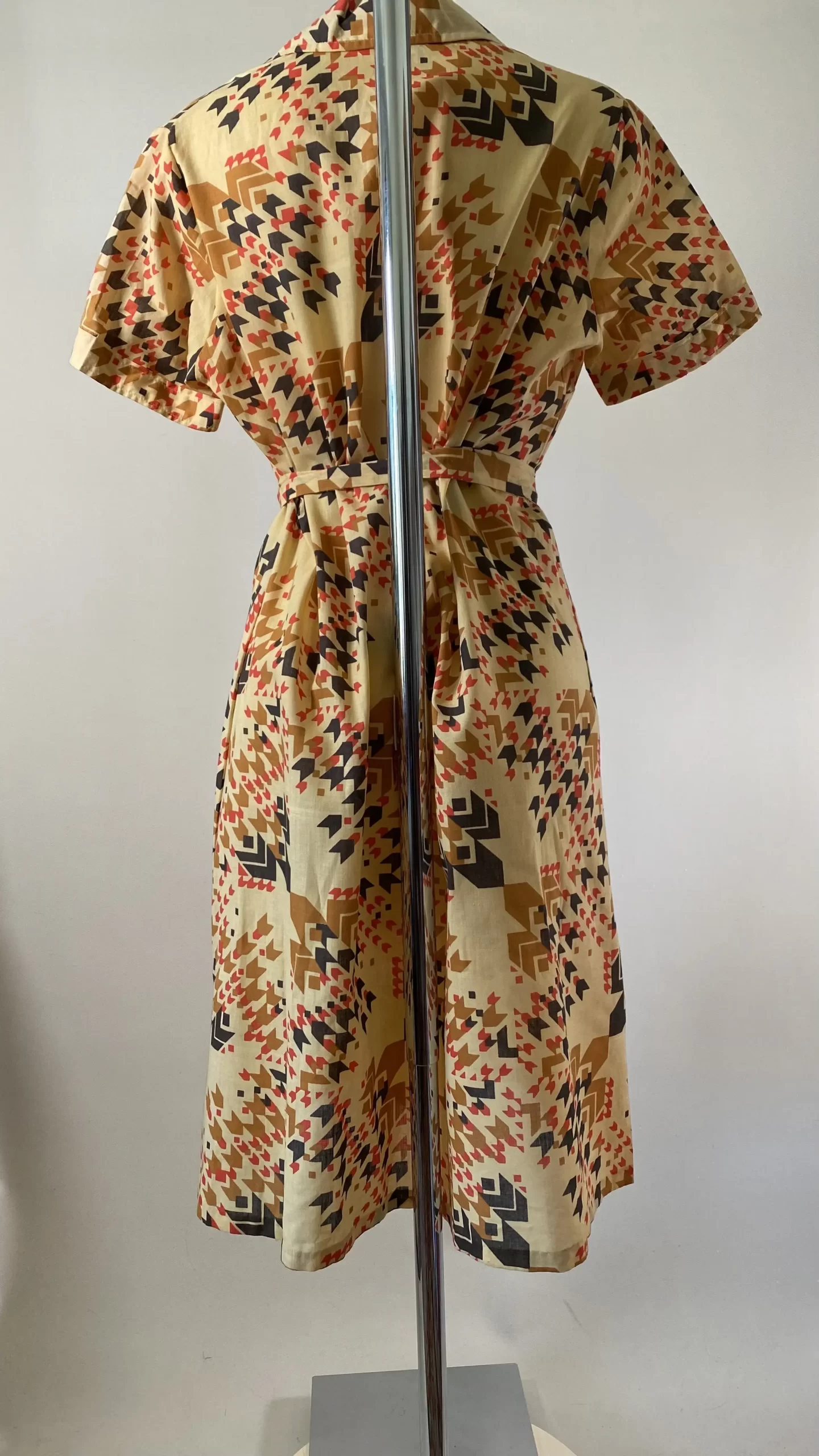 Robe chemise trapèze ceinturée – Image 3