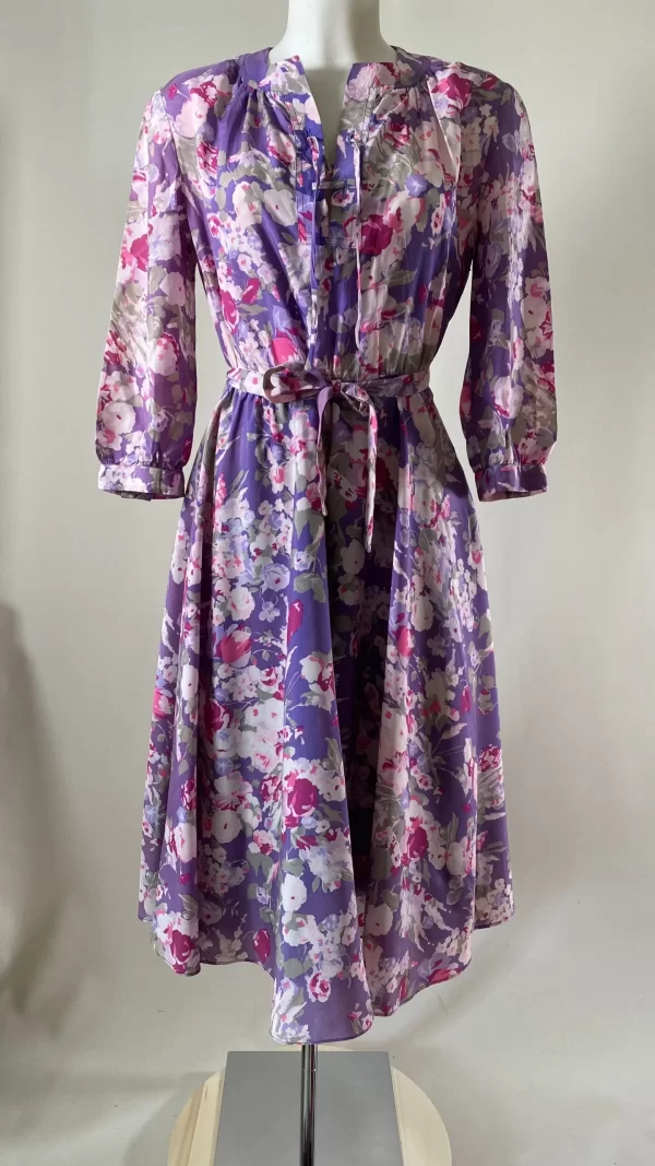 Robe fleurie à manches longues