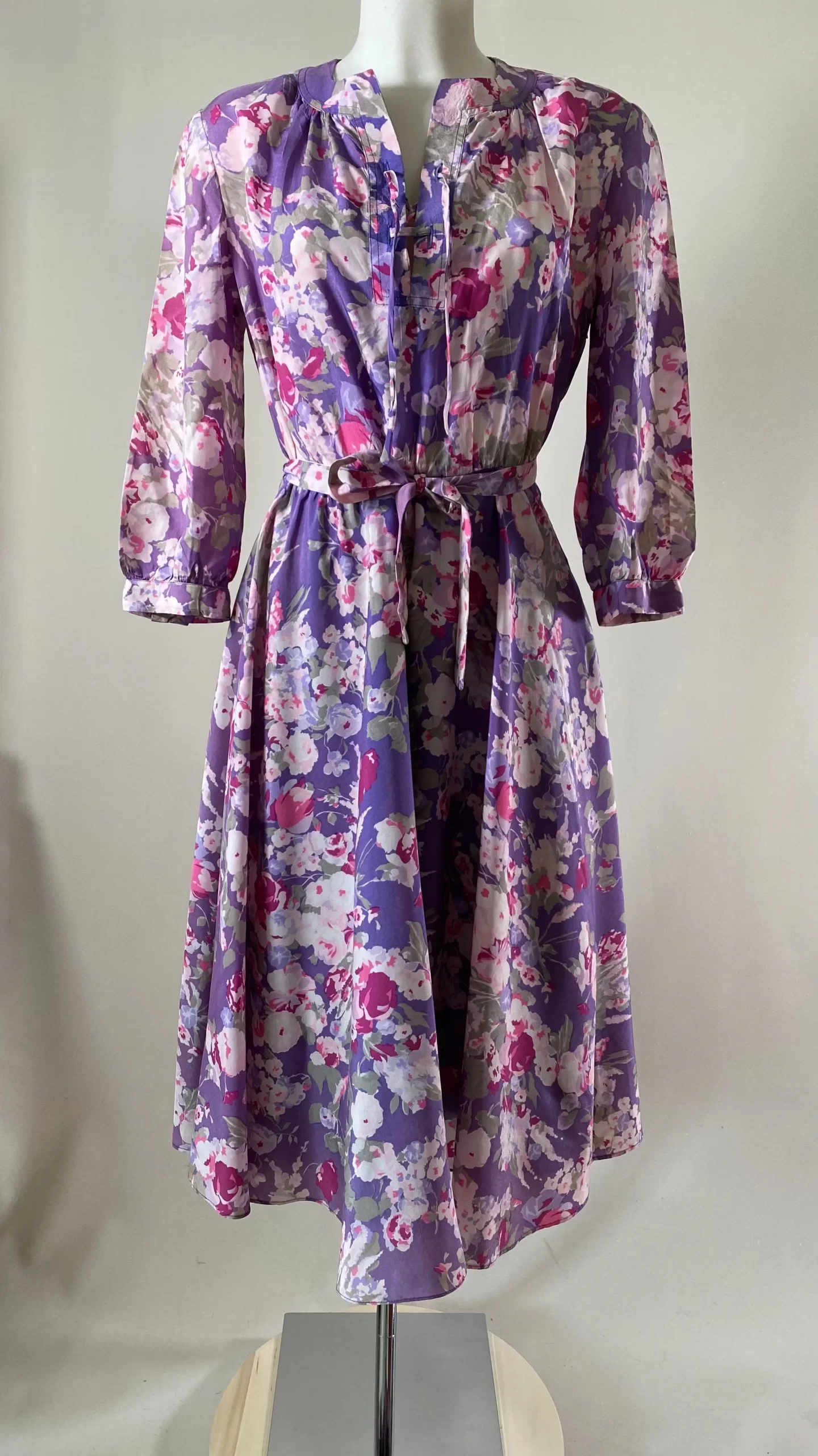 Robe fleurie à manches longues