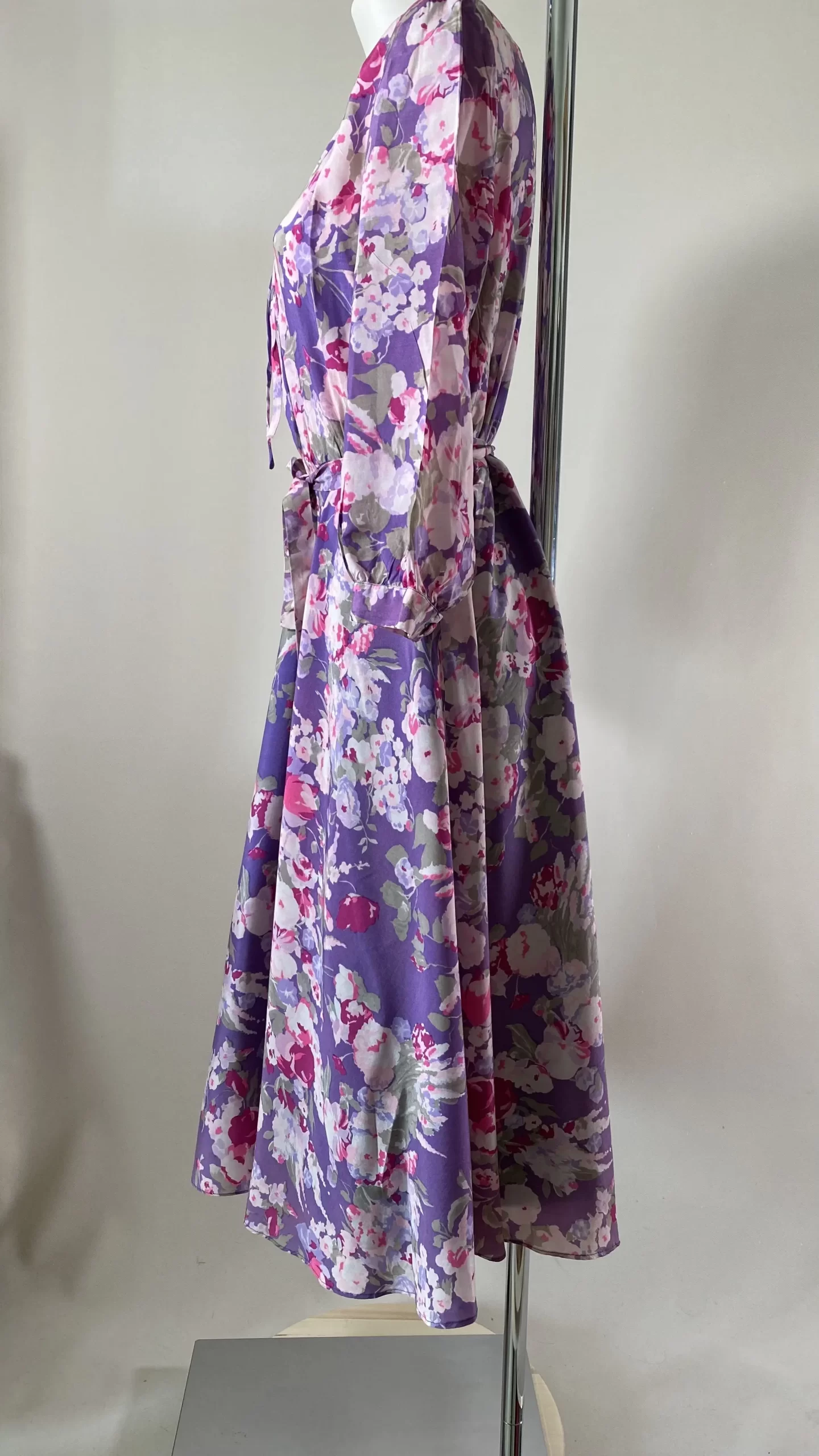 Robe fleurie à manches longues – Image 2