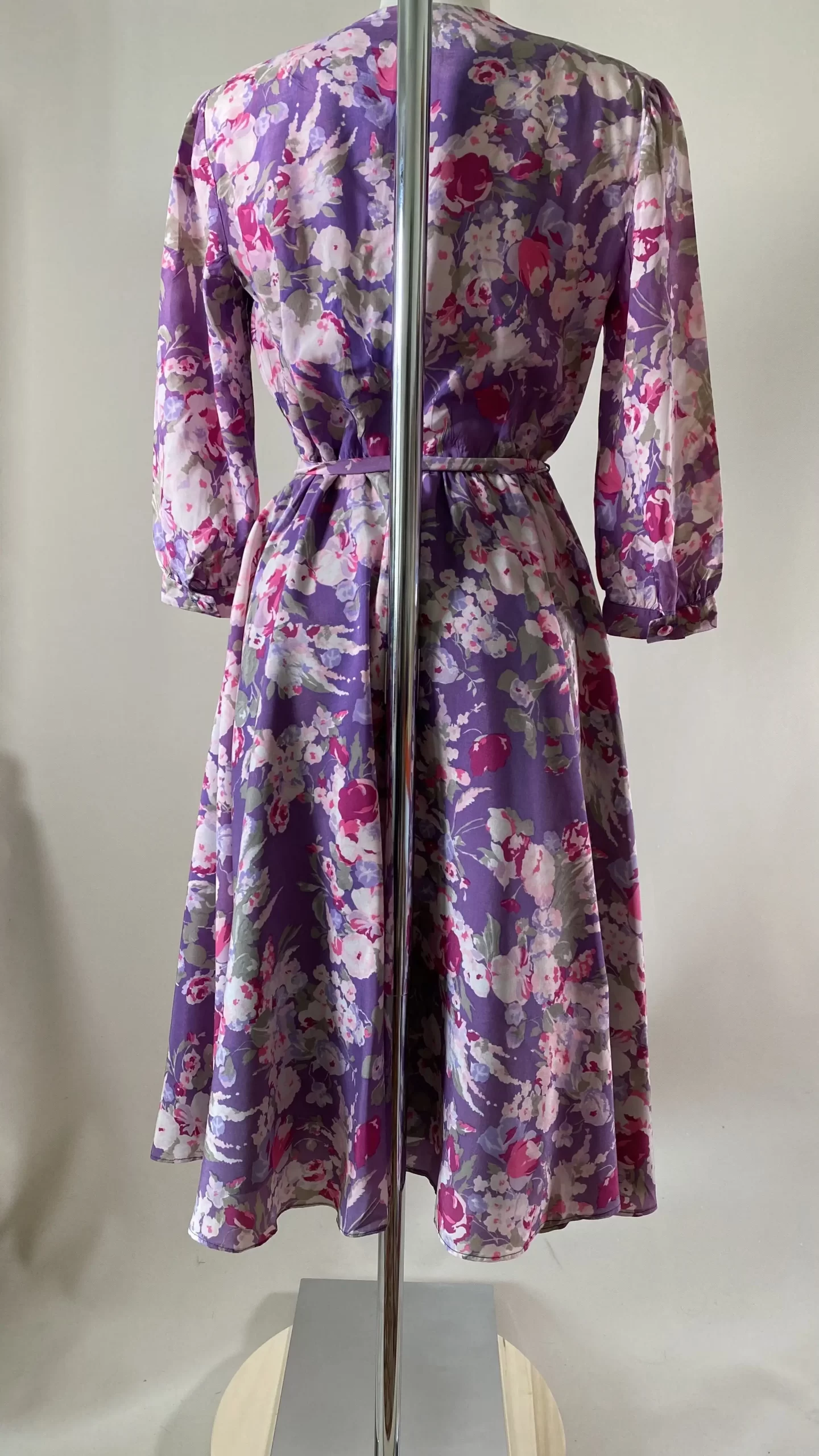 Robe fleurie à manches longues – Image 3
