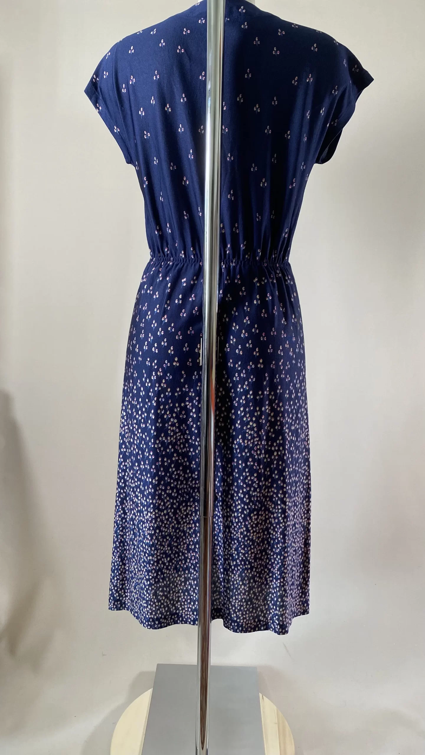 Robe fluide manches courtes – Image 2