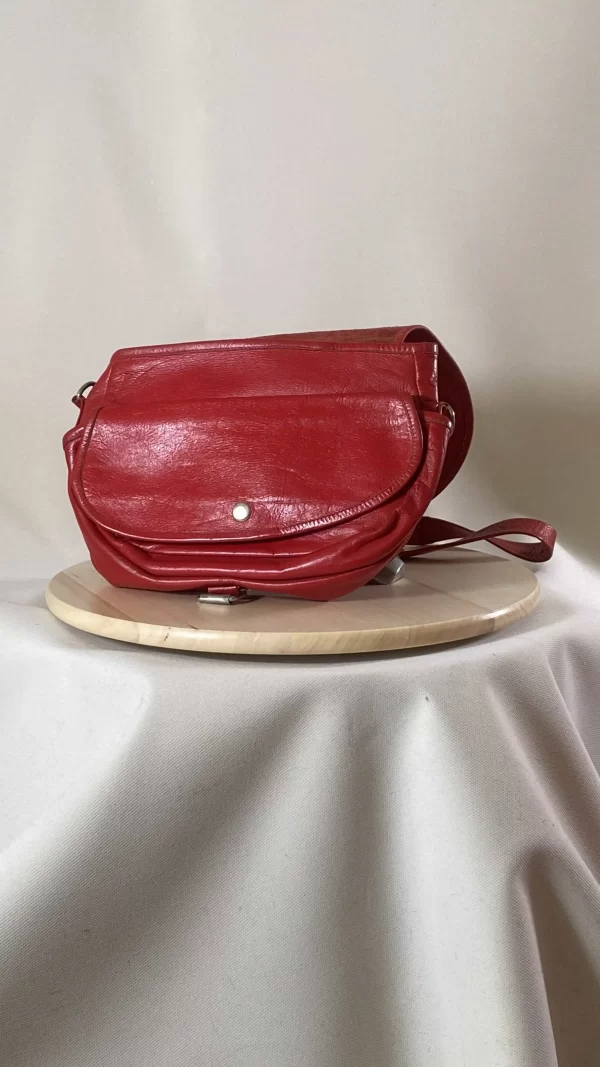 Sac à bandoulière en cuir rouge – Image 2