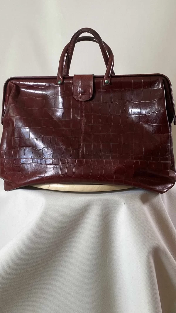 Serviette bordeaux façon croco